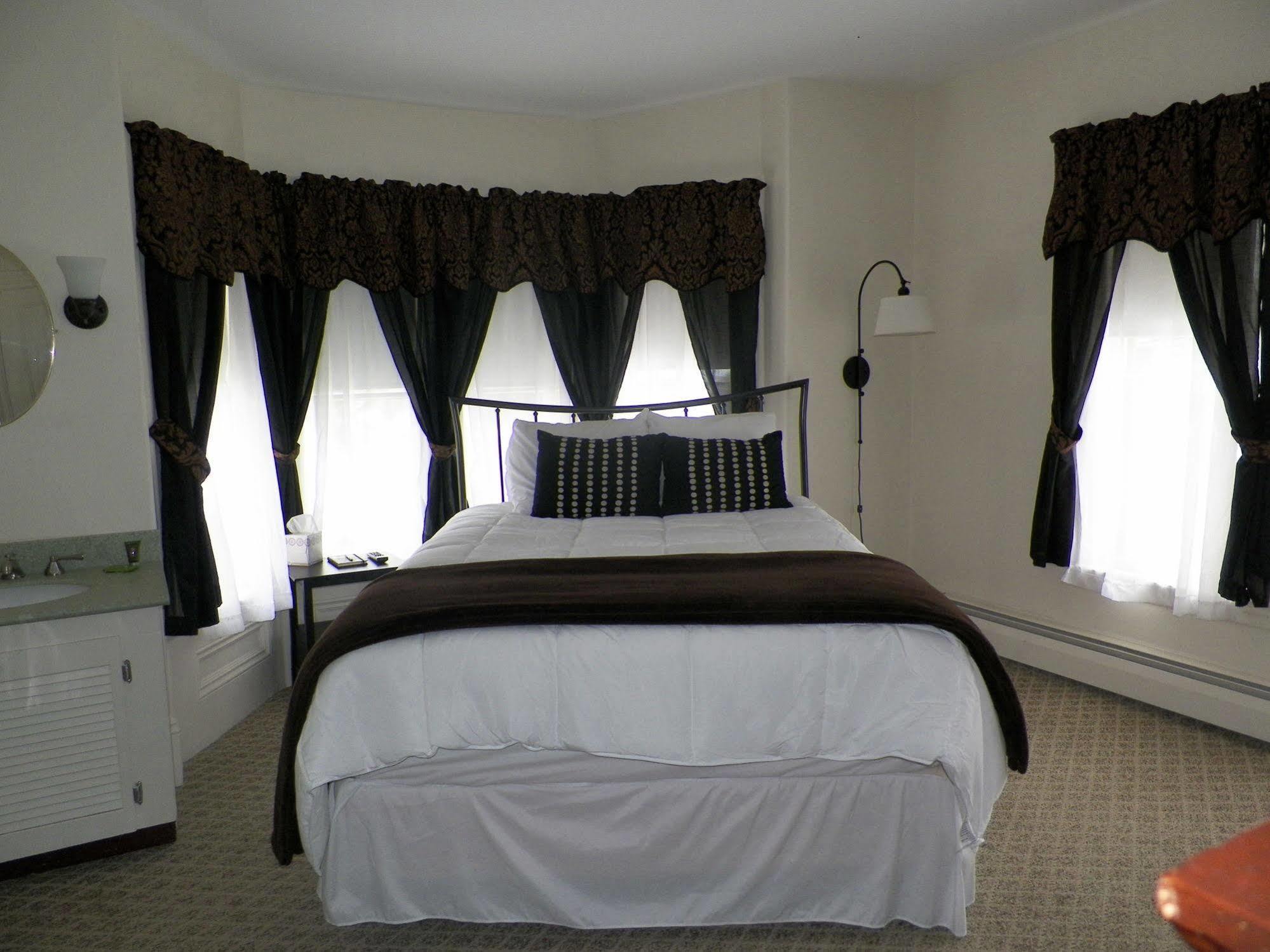 The Whitetail Inn And Suites- Lincoln Ngoại thất bức ảnh